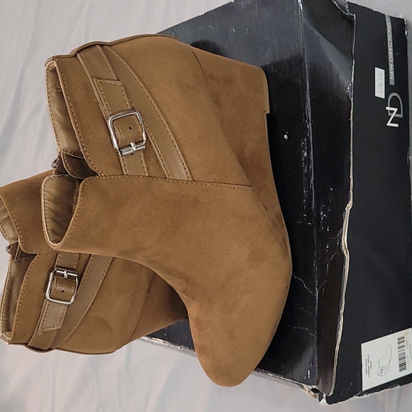 New Directions wedge booties New With Box 8 cognac tan suede - Picture 2 of 8